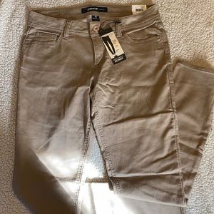 Jordache Extra Stretch Skinny Khaki size 10 / mid rise
